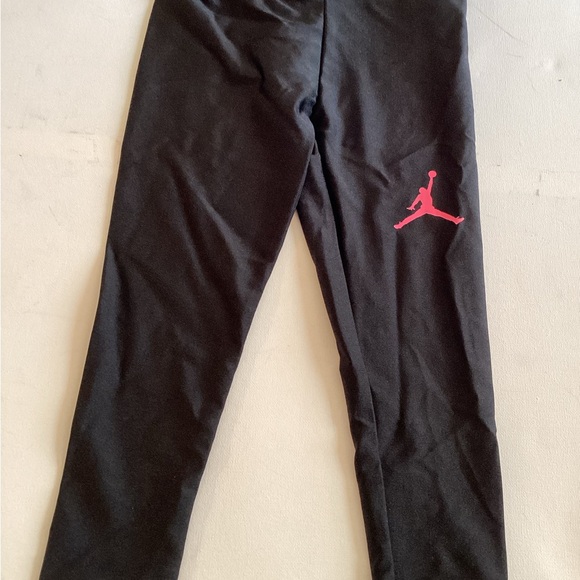Jordan Kids Black Leggings with Pink Logo - Picture 4 of 10